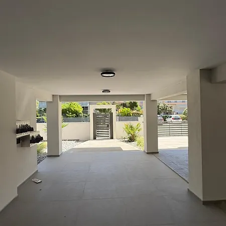 Διαμέρισμα Modern 2-floor Steps From The Sea Περαία