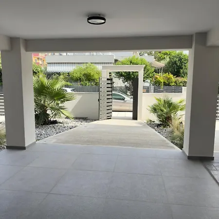 Modern 2-floor Steps From The Sea * Περαία